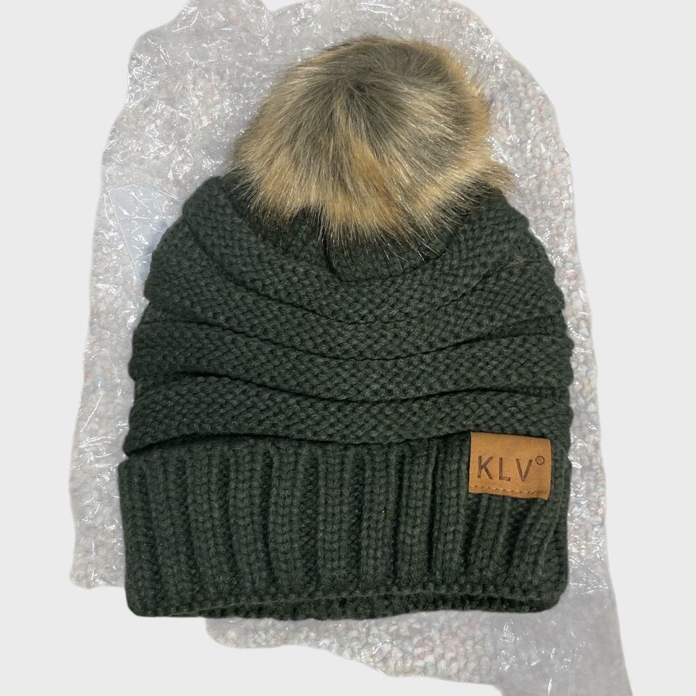 klv Gray knit style beanie with faux fur Pom. - Picture 5 of 6